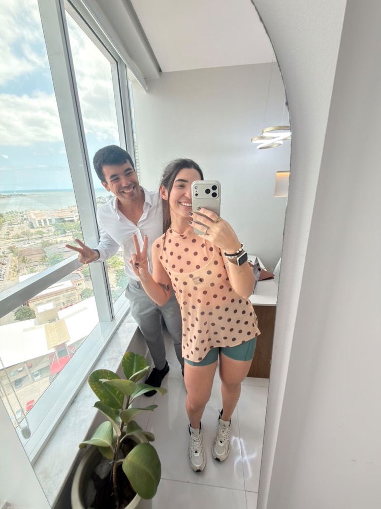 Breno com paciente no consultório