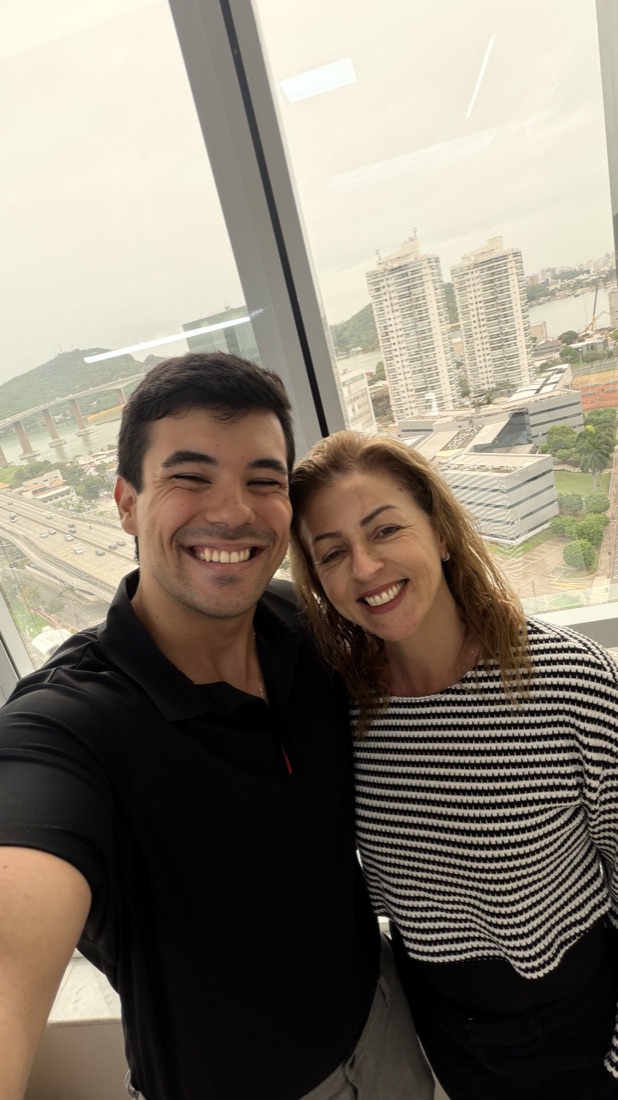 Breno com paciente no consultório
